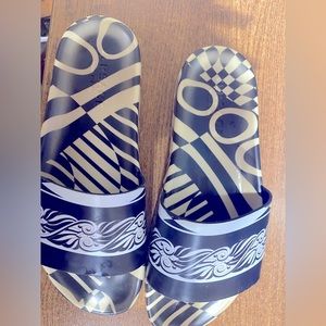 Versace size 10/11 mens slides